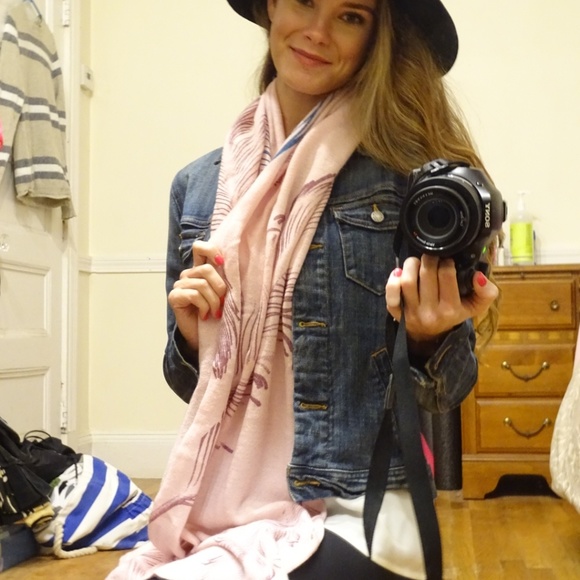 Pink scarf - Picture 3 of 3
